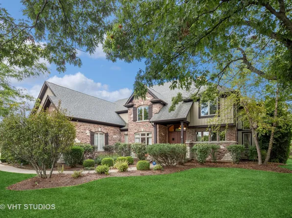 9865 Stonecastle Ln, Crystal Lake, IL 60014