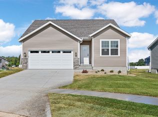 8821 Middlebury Ct NE, Cedar Rapids, IA 52402