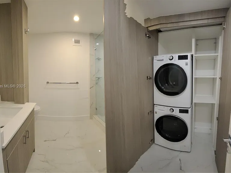 6039 Collins Ave — Photo 7