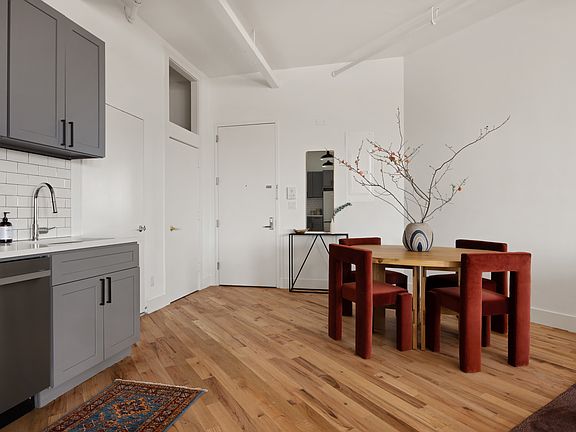 4th image of 239 Banker St APT 4Q