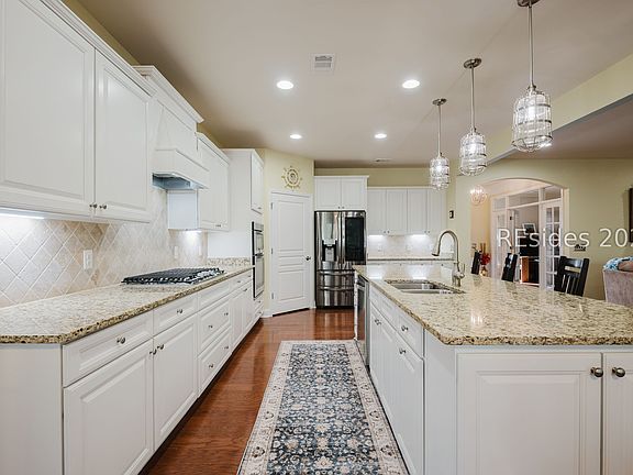 4th image of 263 Maplemere Ln