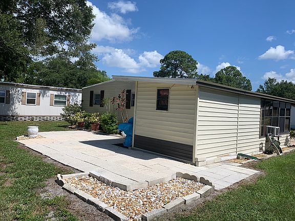 5th image of 15666 49th St N #1010