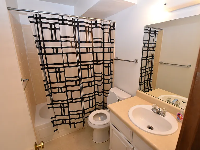 1050 Mazatlan Cir #C — Photo 16