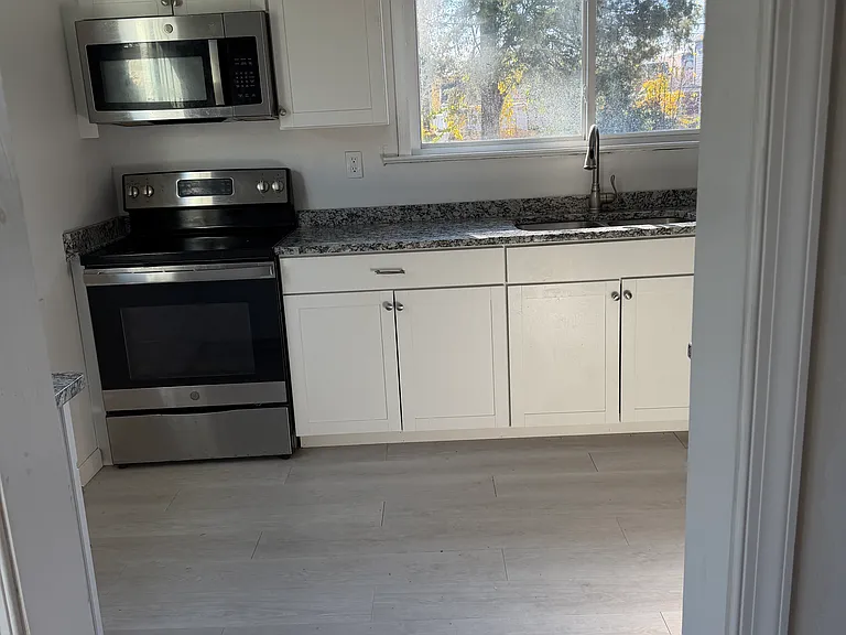 1303 Dubois Ave — Photo 4