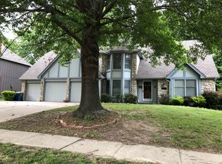 1524 Wynbrick Dr, Liberty, MO 64068