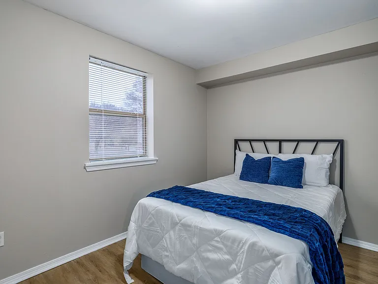 McGowan Flats Apartments — Photo 6
