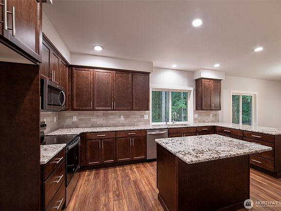5th image of 8684 Trillium Lane