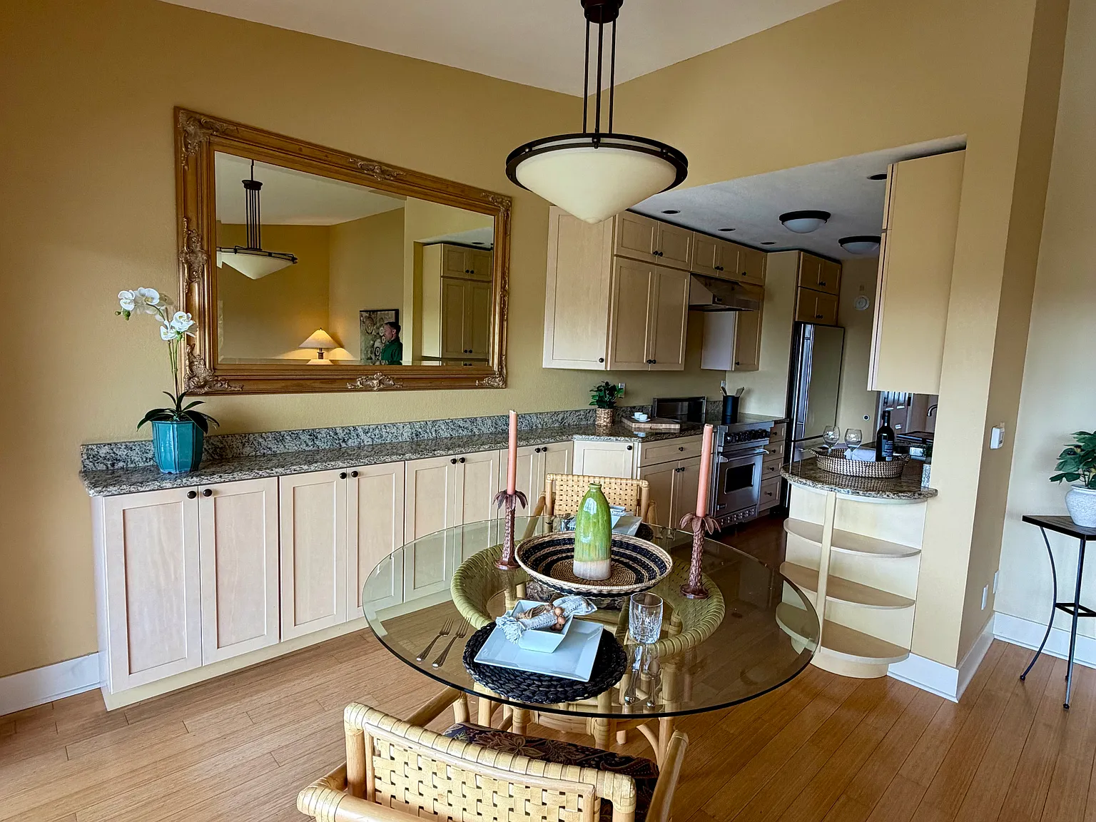 2 bed, 890 sqft, $1,980 — Photo 2