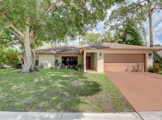 1221 Primrose Ln, Wellington, FL 33414