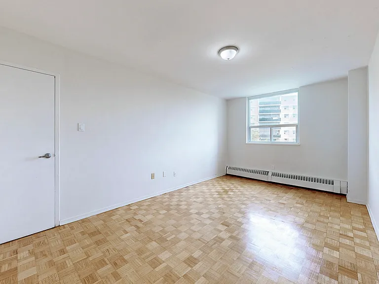 601 Finch Ave W — Photo 11