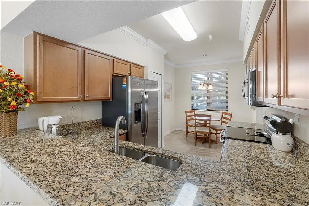 2 bed, 2.0 bath, 1194 sqft, $8,500 — Photo 4
