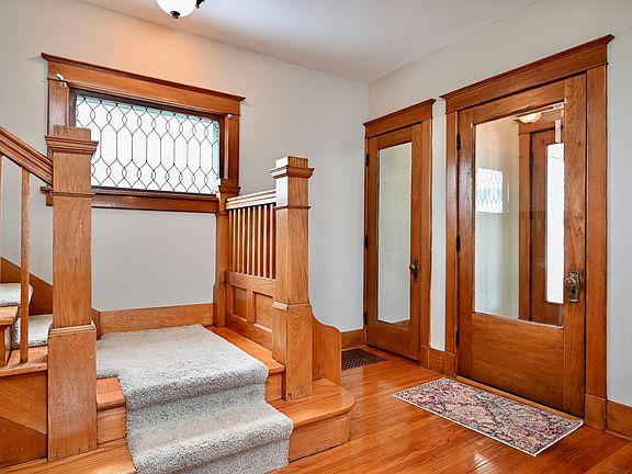 4th image of 629 W King St