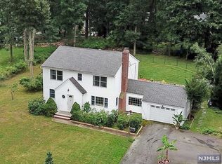 86 Forest Ave, Ramsey, NJ 07446