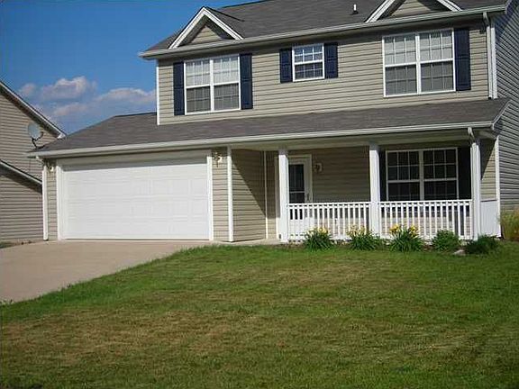 The covered front porch adds to the curb appeal!