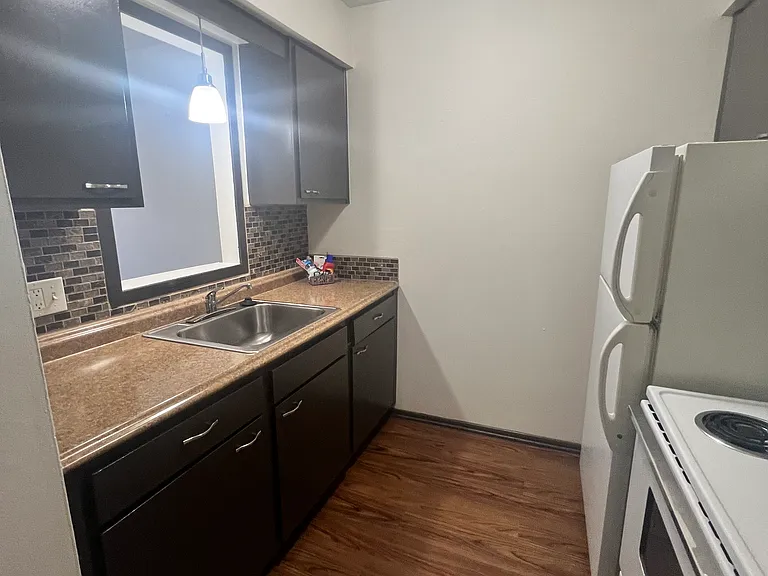 931 Old Marion Rd NE #106 — Photo 10