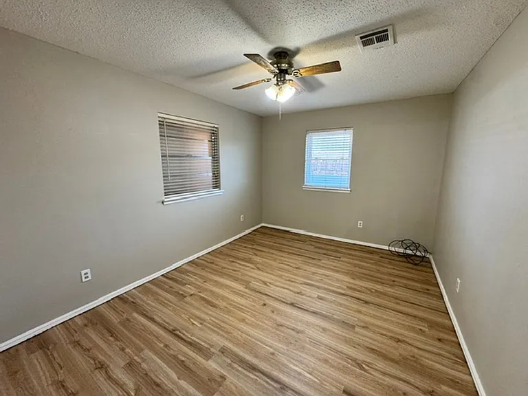 2204 Edgewood Dr — Photo 18