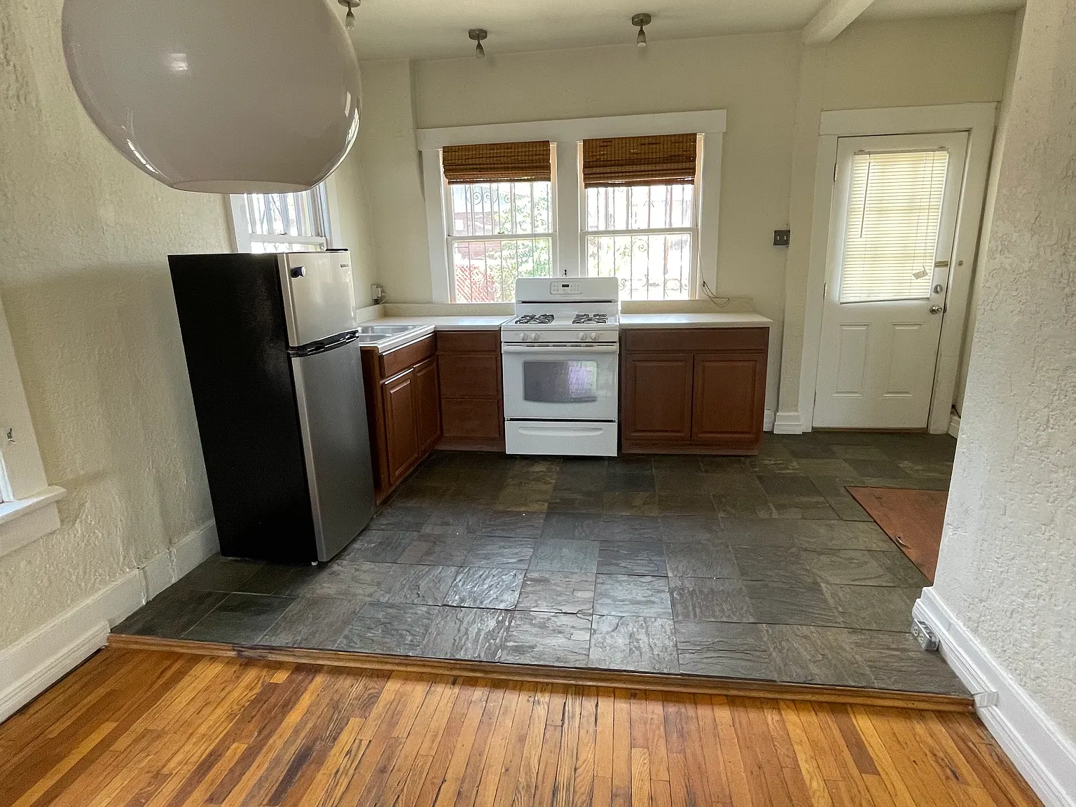 2 bed, 750 sqft, $1,150 — Photo 1