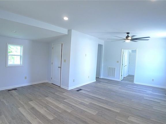 3rd image of 221 Duke St