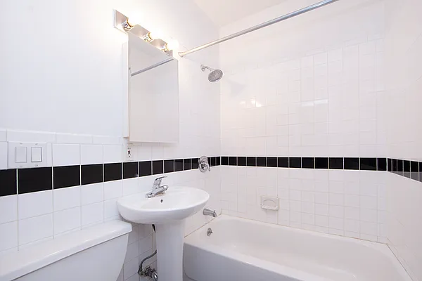 Rented by R New York | media 28