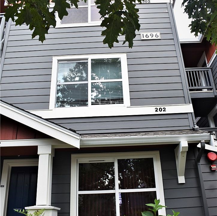 1st image of 1696 25th Ave NE Unit 202
