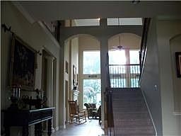 4th image of 810 Royal Lakes Blvd