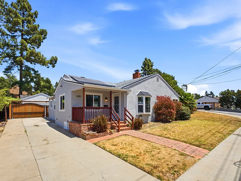 1680 Grove Way — Photo 3