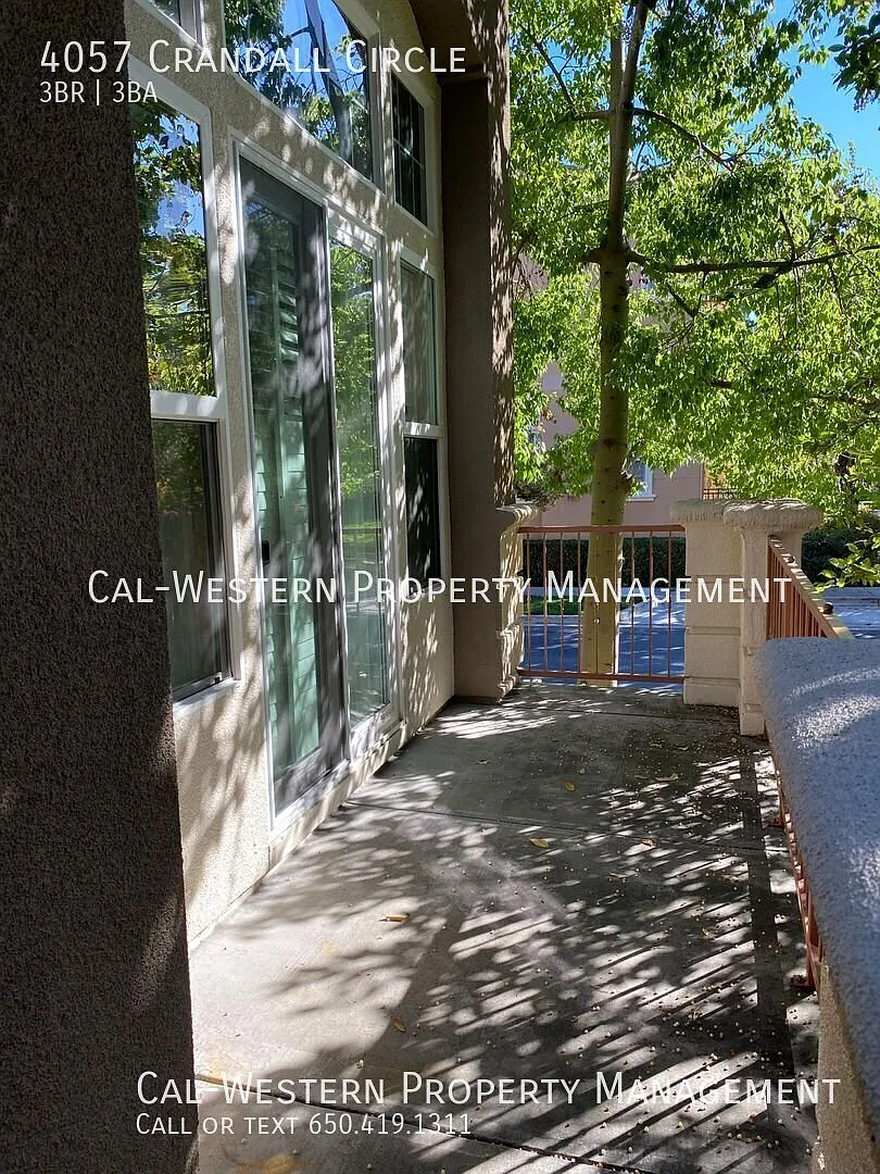 Rivermark Townhome with only one shared wall and lots of natural light. — Photo 2