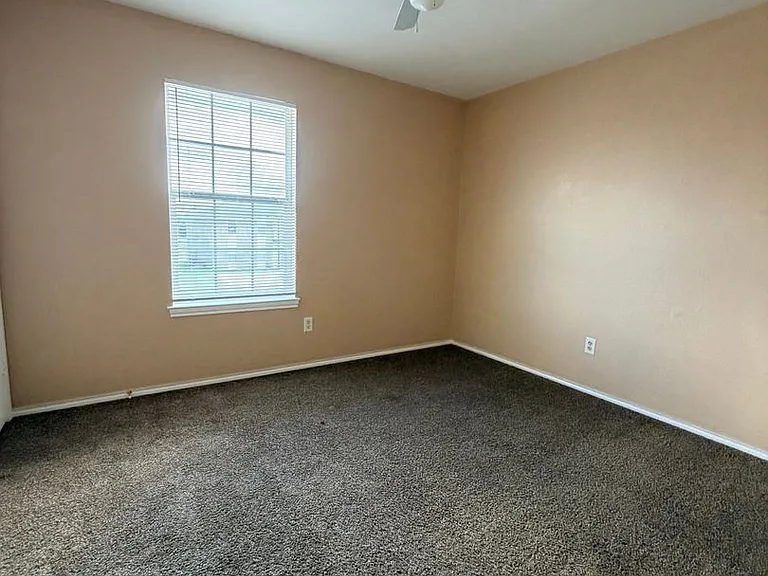 5703 Redstone Dr — Photo 10