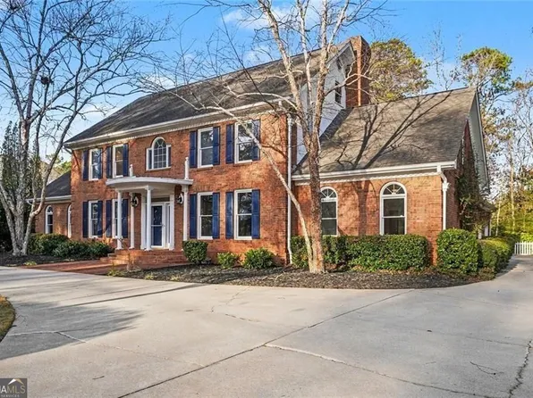 6203 Crestview Dr SE, Covington, GA 30014