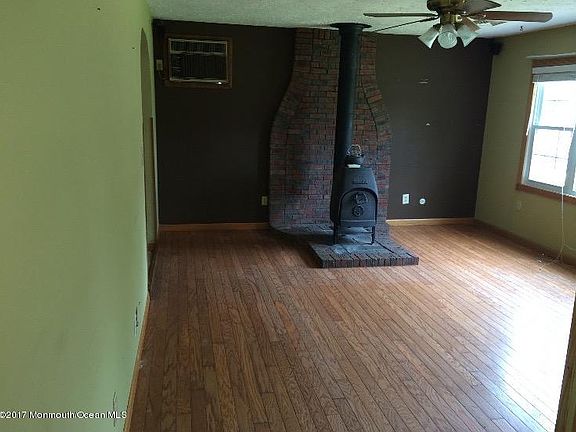 2nd image of 33 Lakeview Dr