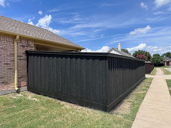 4th image of 1400 Vineyard Dr