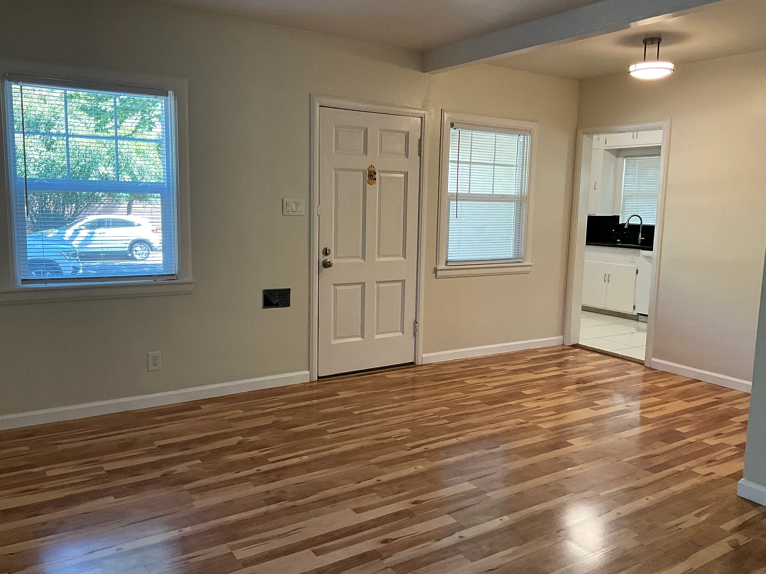 2 bed, 800 sqft, $2,300 — Photo 3