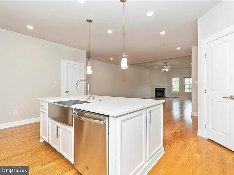 3838 Fulham Rd — Photo 9