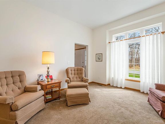 4th image of 154 Woodland Way
