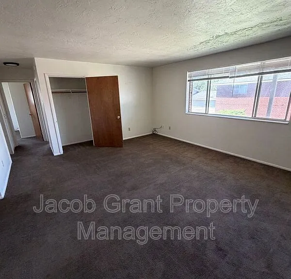2136 Saint Clair Rd — Photo 5