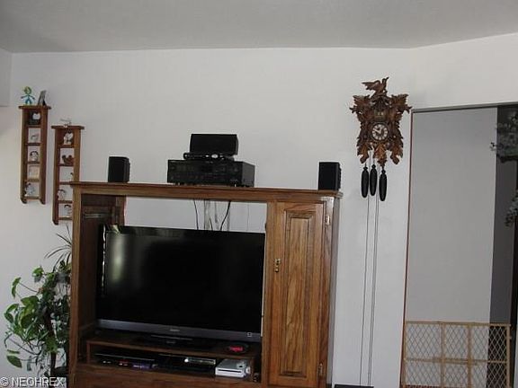 4th image of 4556 W 154th St