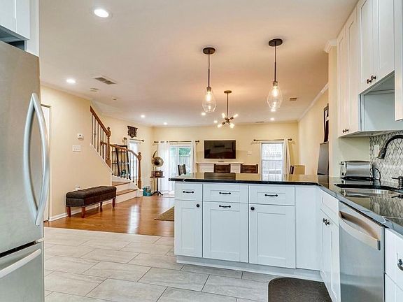 4th image of 9860 Oakdale Woods Ct