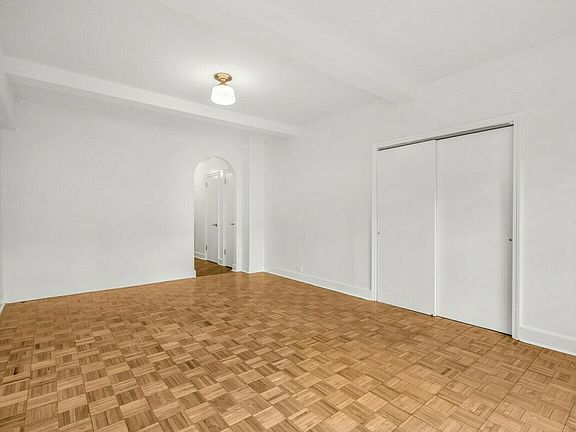 4th image of 310 E 44th St APT 1211