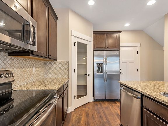 5th image of 2961 S Willow Creek Dr