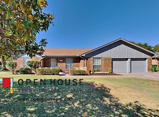 412 Chisolm Trl, Hurst, TX 76054
