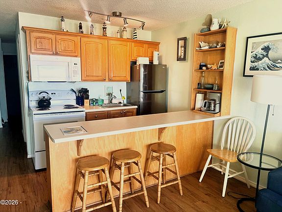 5th image of 145 NW Inlet Ave #115