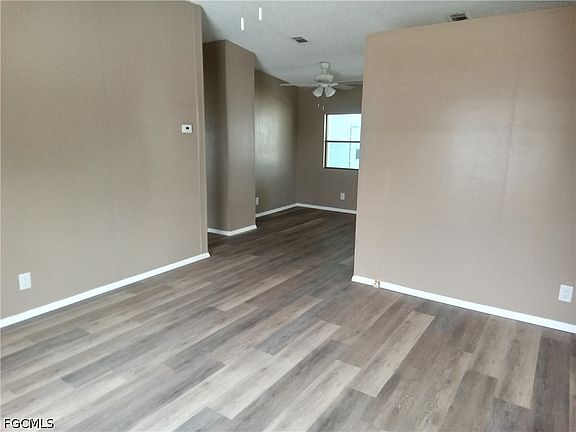 3rd image of 4999 Gulfgate Ln
