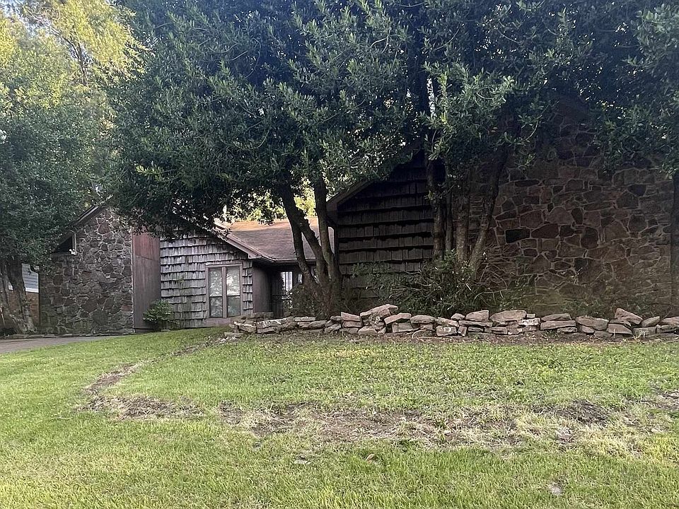 2nd image of 8095 S Regis Pl