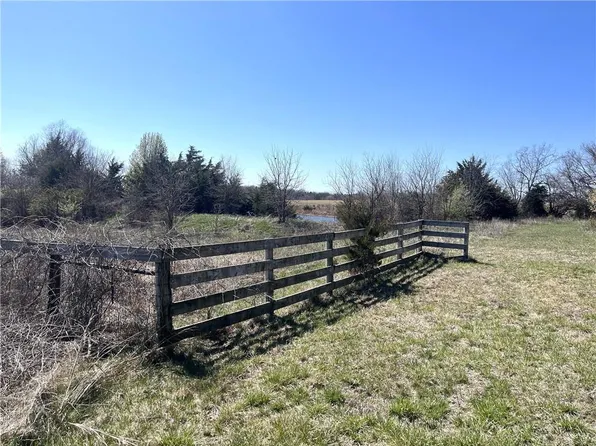 W 359th & Metcalf St, Louisburg, KS 66053