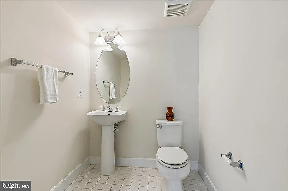 3 bed, 4.0 bath, 1824 sqft, $3,500 — Photo 4