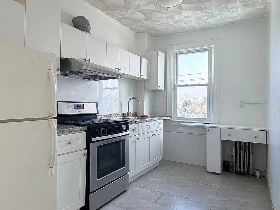 1st image of 4628 Utopia Pkwy Floor 2
