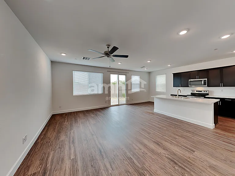 3332 Blodwen St — Photo 7