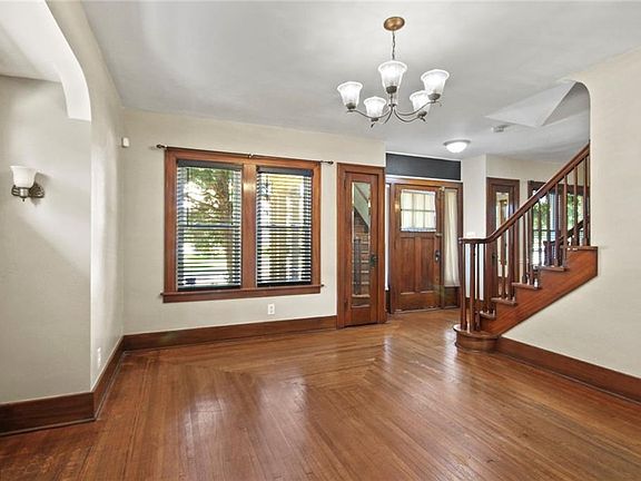 5th image of 661 Woodbine Ave SE