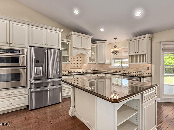 2nd image of 3120 E HAMPTON Avenue