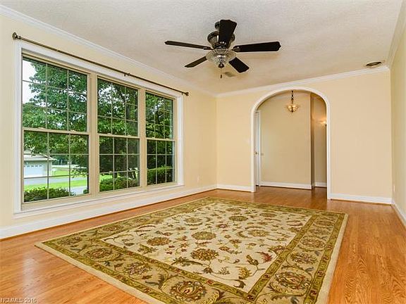 5th image of 101 Pinehurst Dr